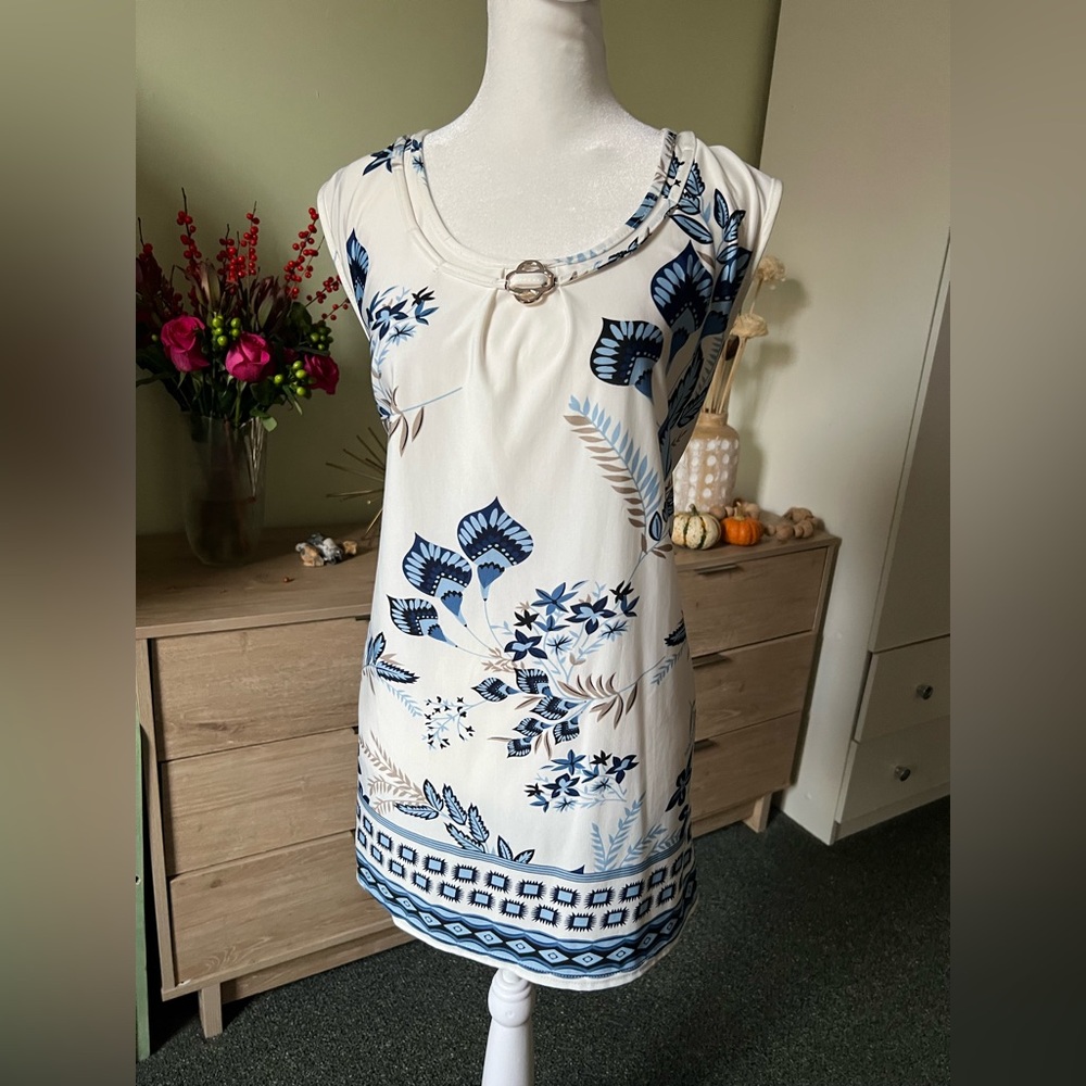 White & Blue & Tan Floral Leaves Slinky Silver Broach Relaxed Fit Tank Top Sz XL
